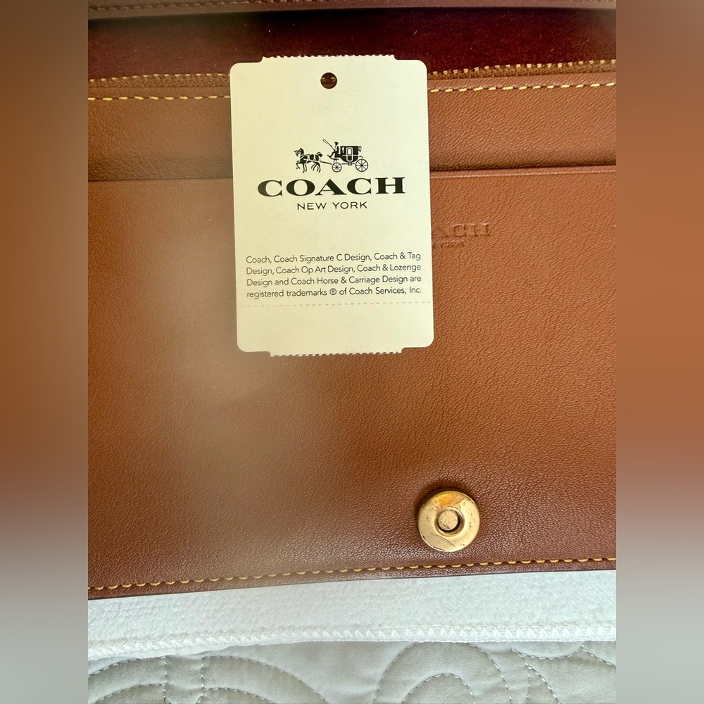 Women’s Coach Full Size Leather Wallet - Picture 9 of 9